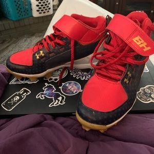 Under Armor baseball cleats size 4